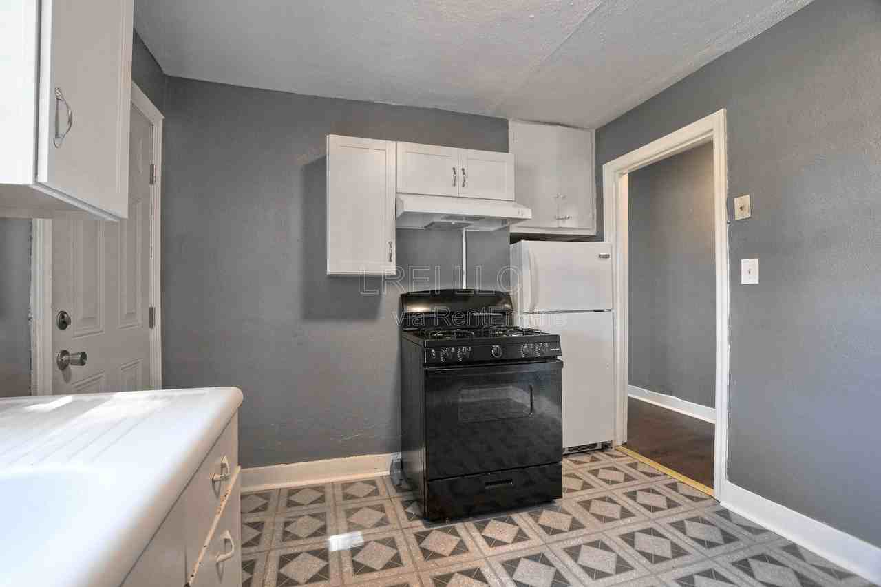 1443 S 32nd St #2 - Photo 4 of 7