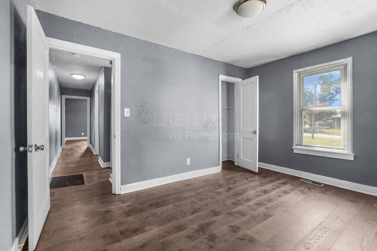 1443 S 32nd St #2 - Photo 6 of 7