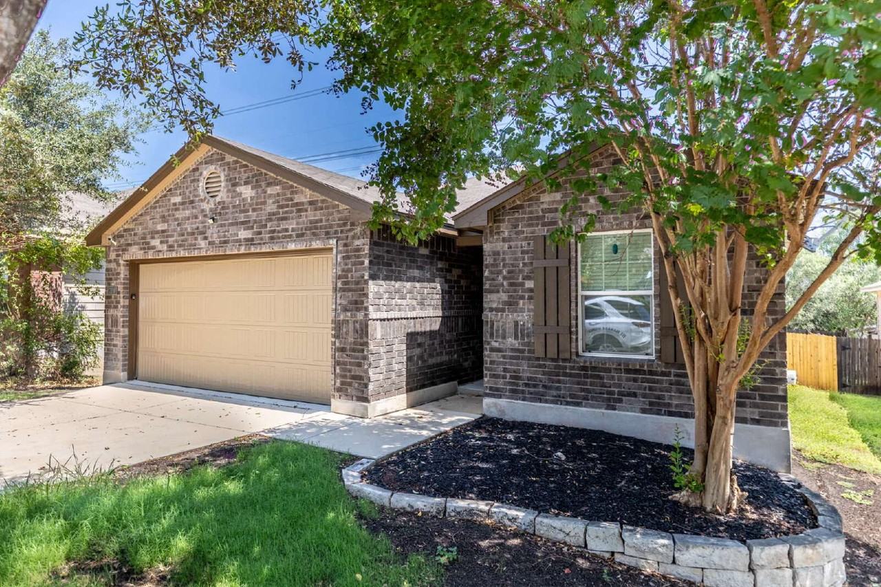 2218 York Bnd - Photo 3 of 32