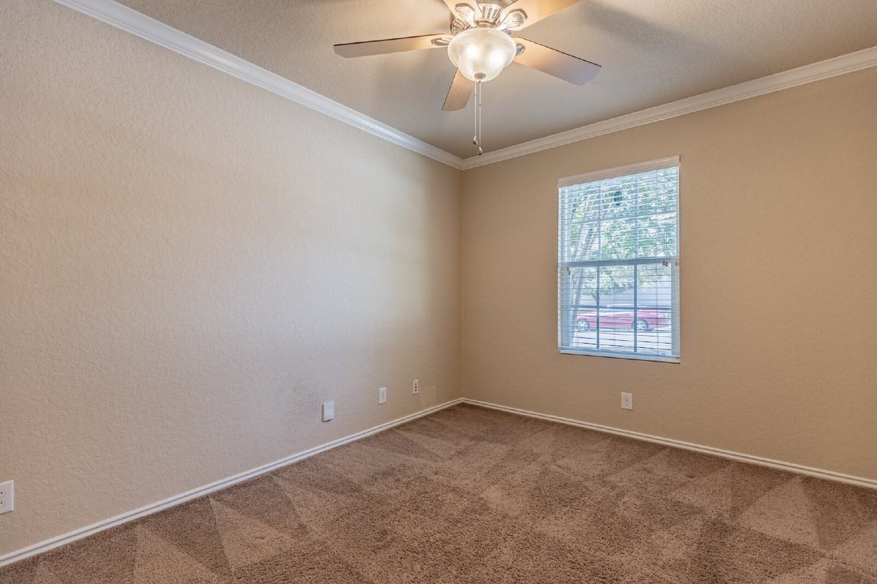 2218 York Bnd - Photo 5 of 32