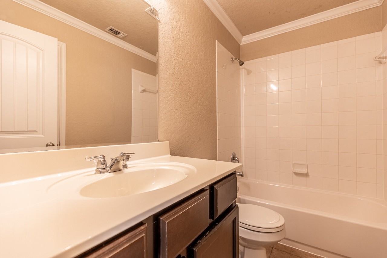 2218 York Bnd - Photo 7 of 32