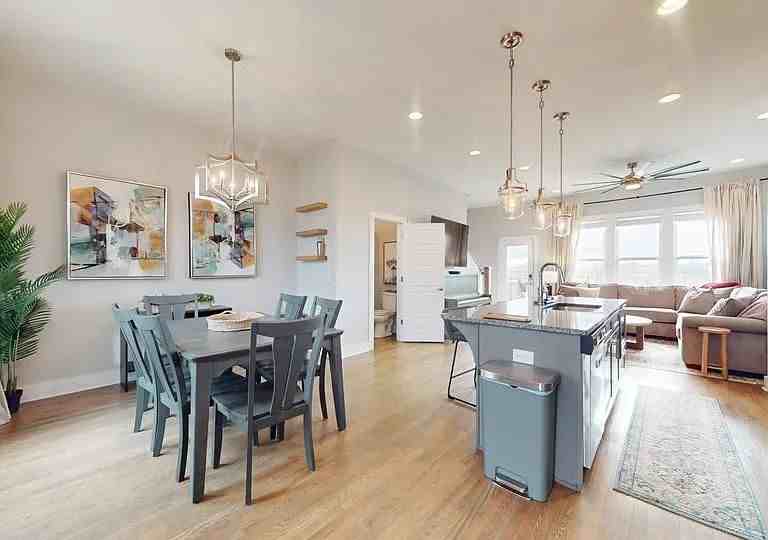 1016B Alice St - Photo 2 of 14