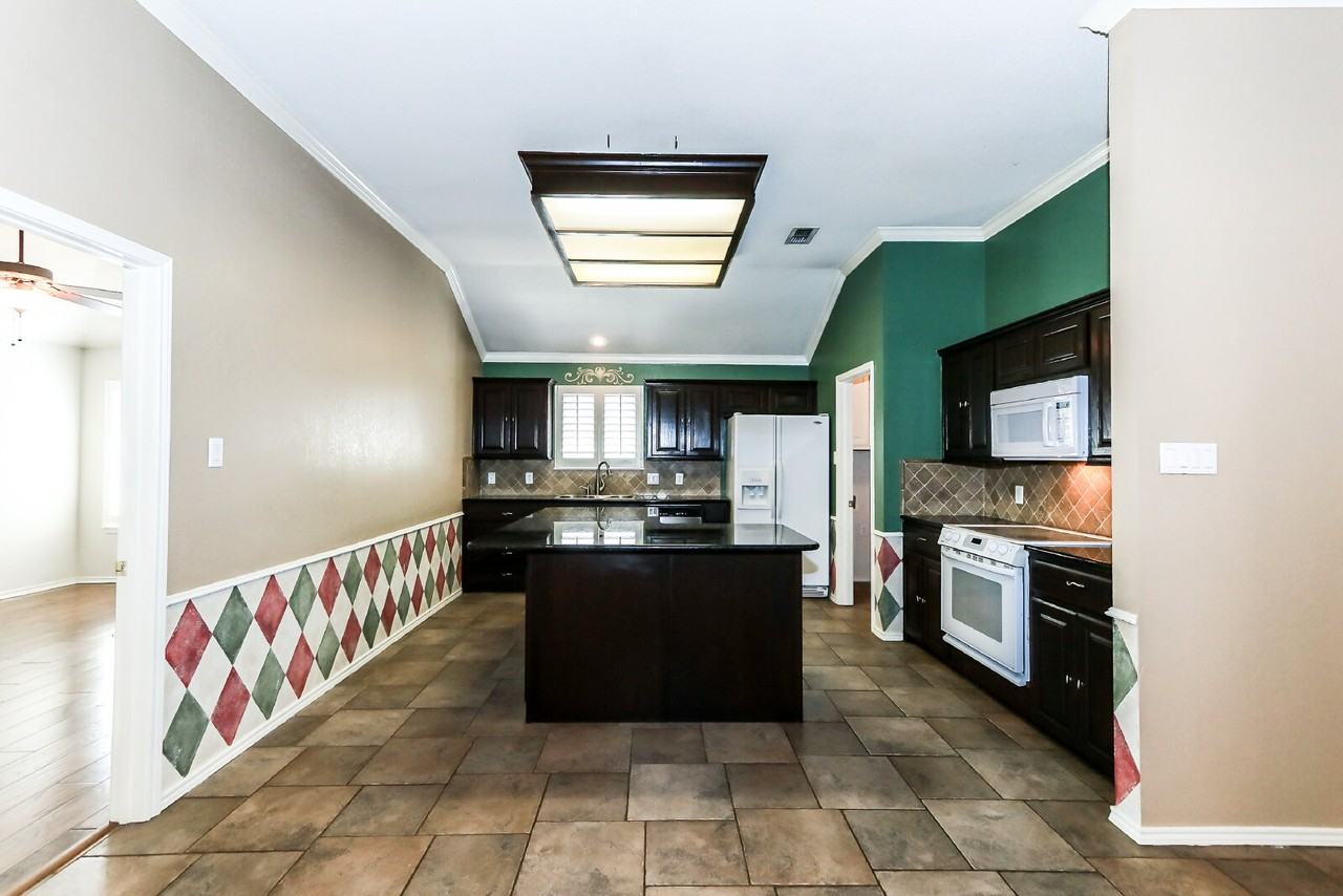 308 Longhorn St - Photo 7 of 22