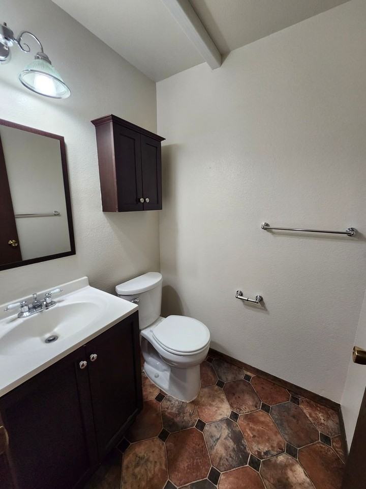 146 Van Giesen Street - Photo 4 of 16