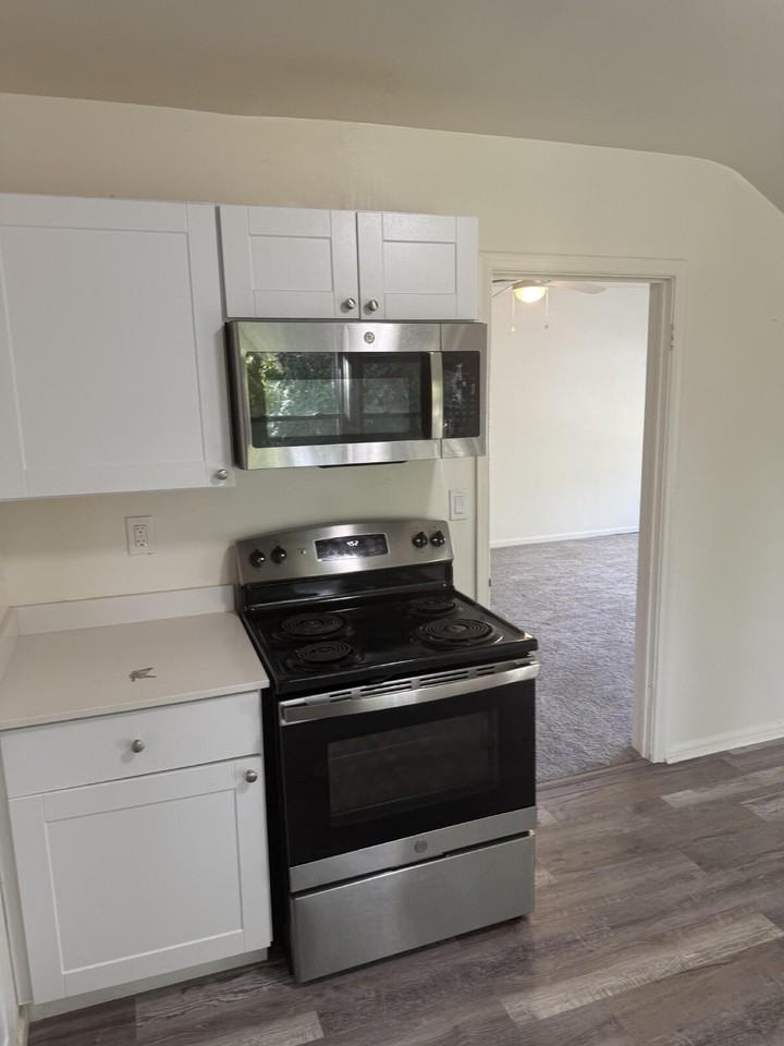 1360 S Main St #1 - Photo 3 of 5