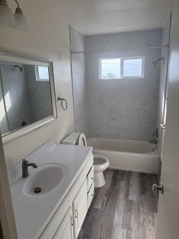 1360 S Main St #1 - Photo 4 of 5