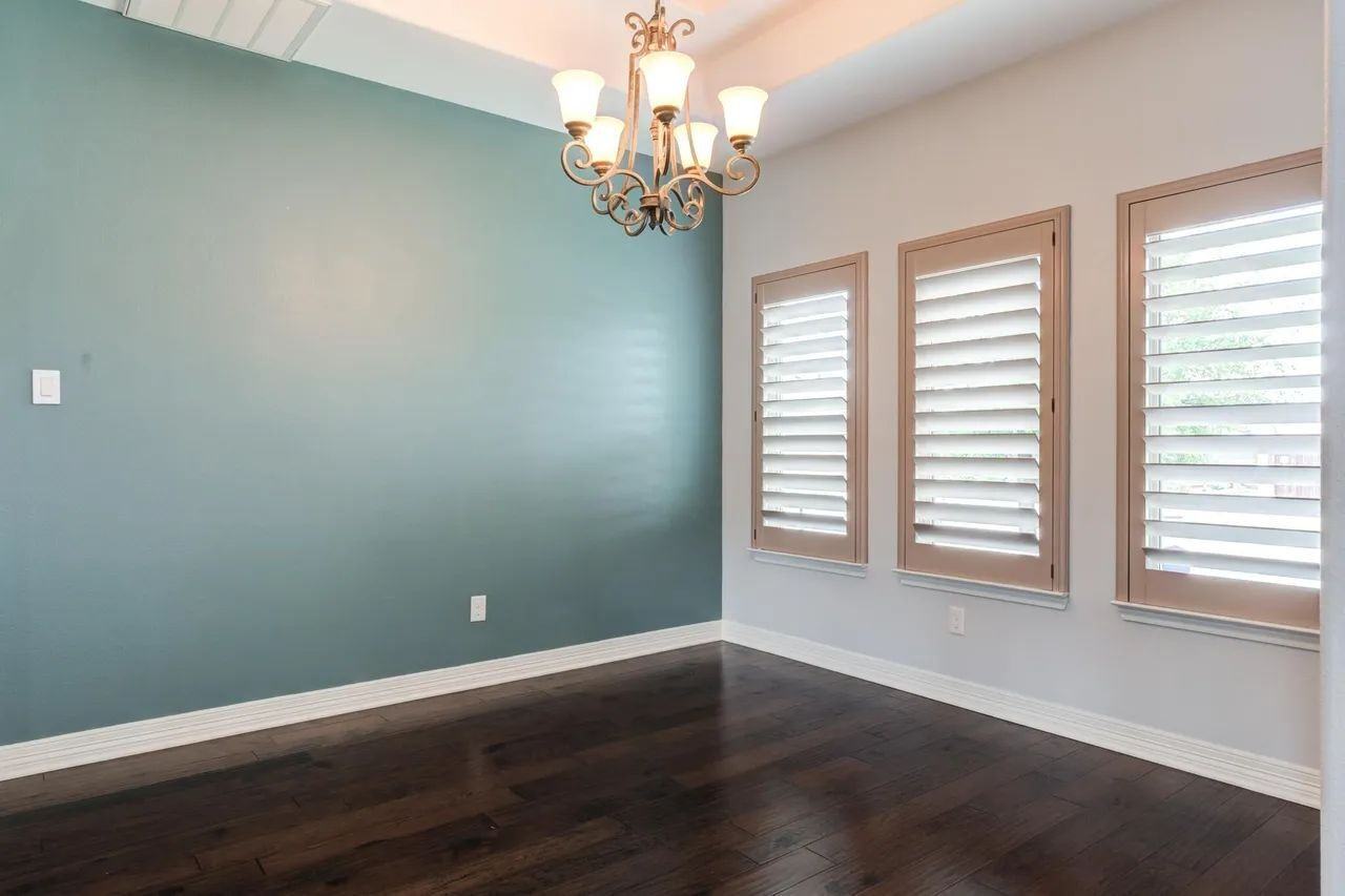 6113 74th St - Photo 5 of 50