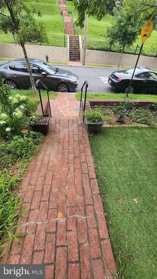 1422 W St Se #2 - Photo 3 of 12