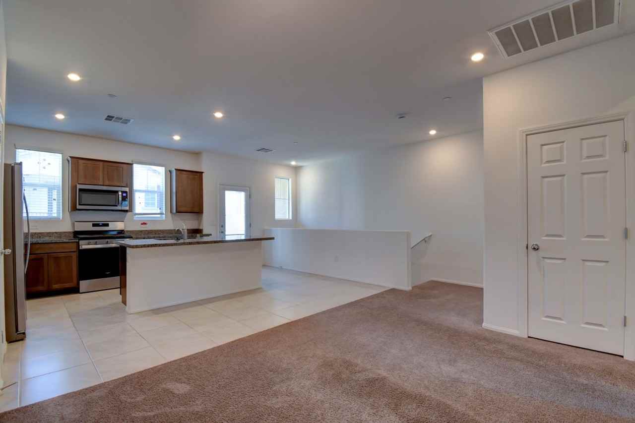 664 Anemone Ln - Photo 3 of 18