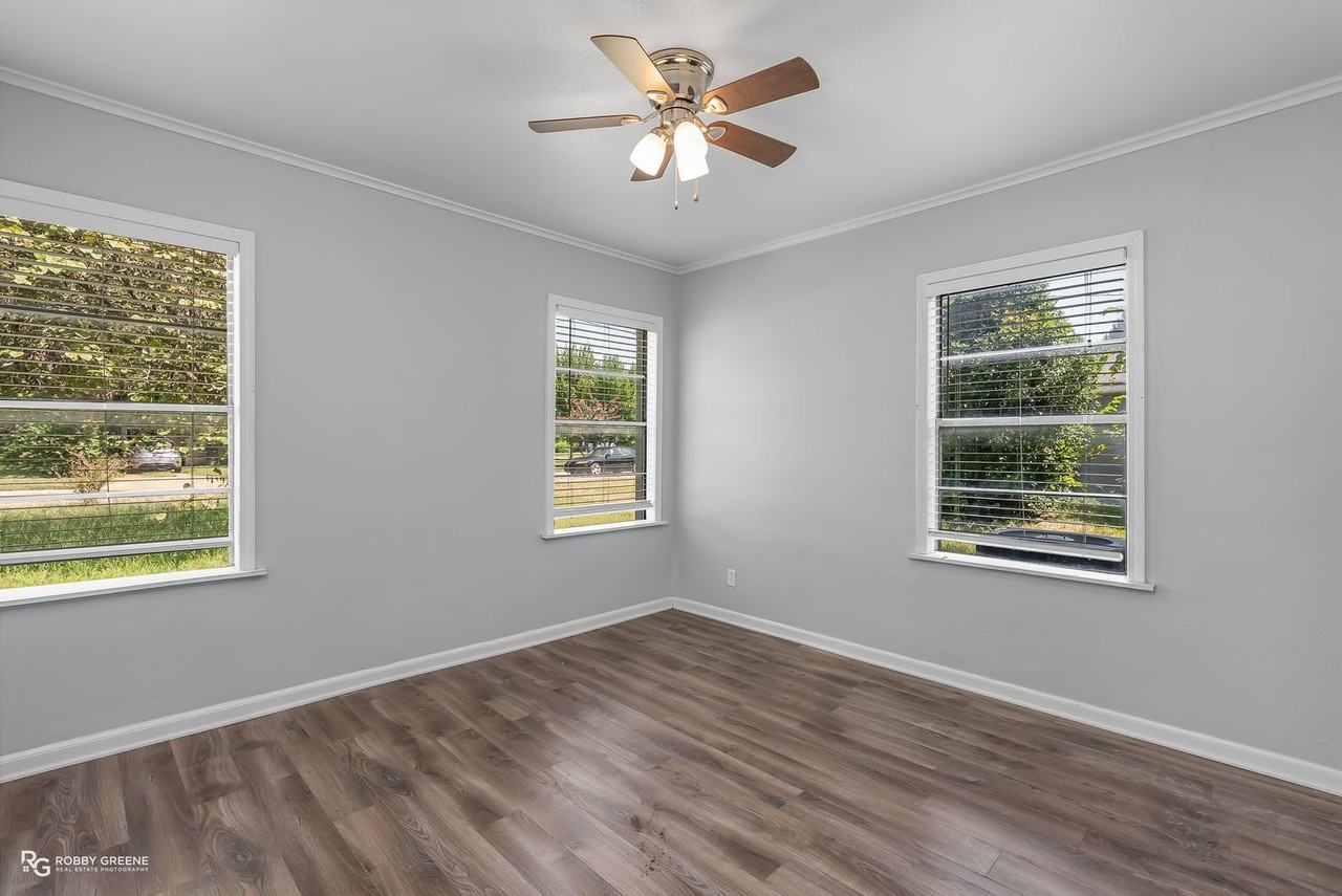 145 E Ratcliff St - Photo 3 of 21