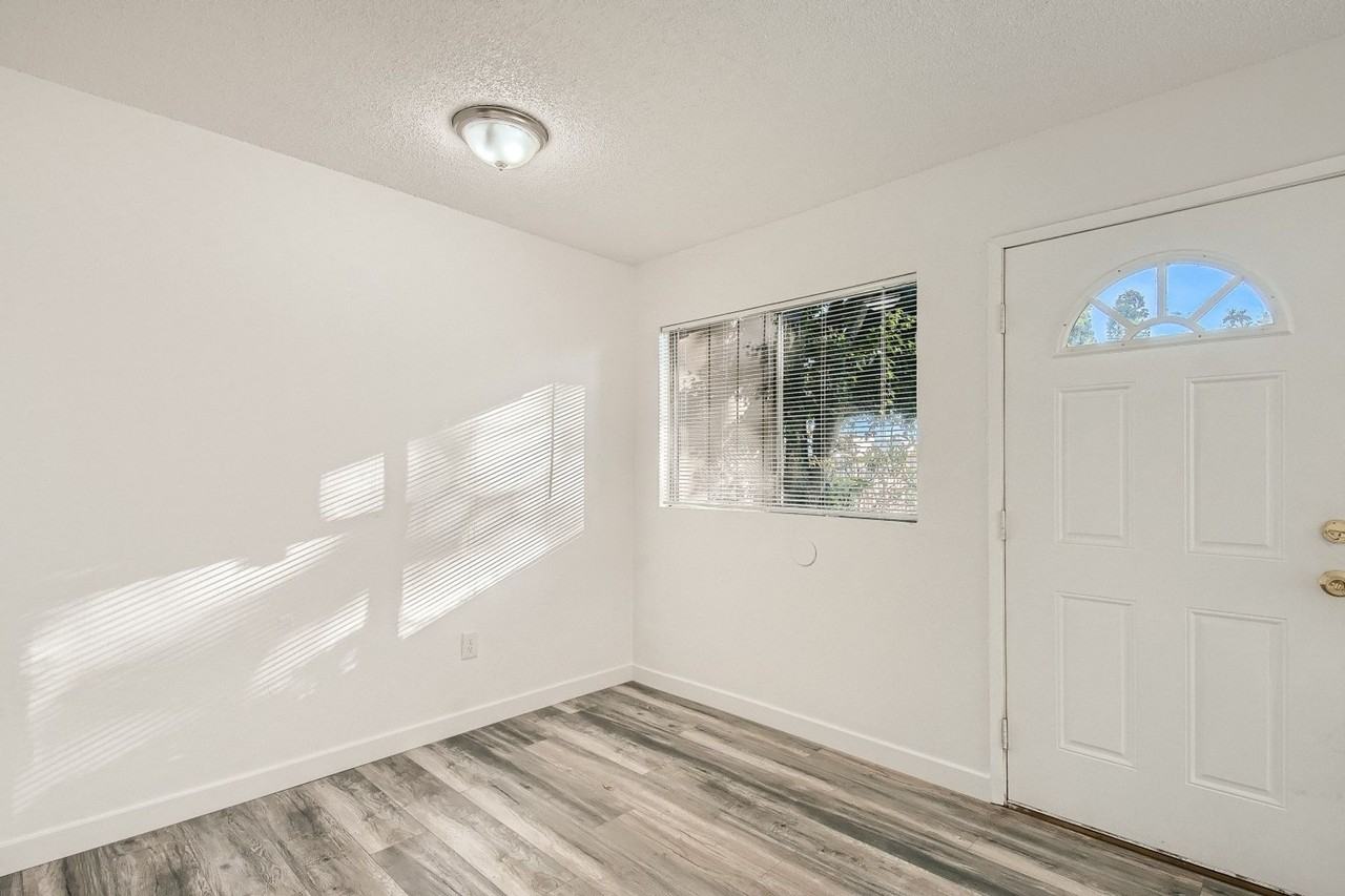 Vashon Vue - Photo 5 of 10