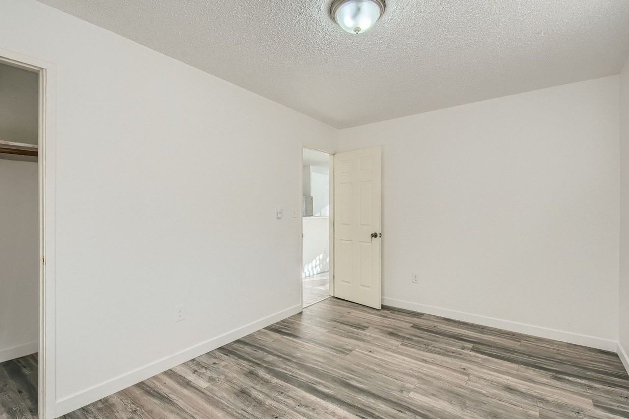 Vashon Vue - Photo 6 of 10