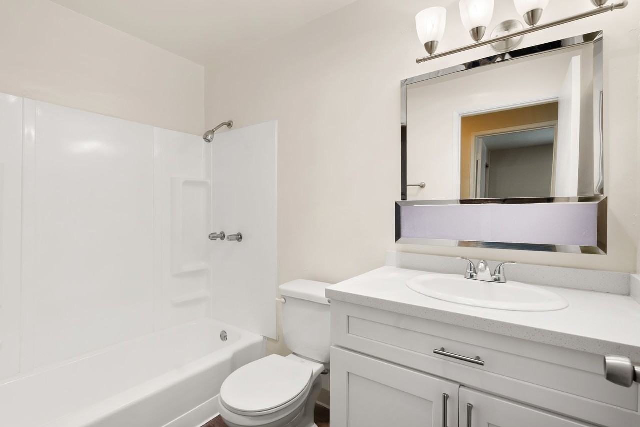 Canoga Variel Apartments - Photo 7 of 15