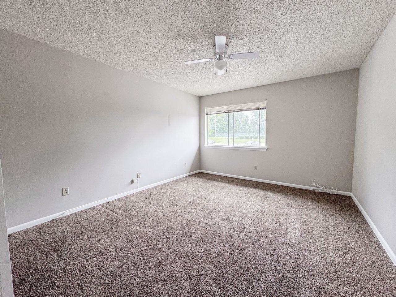 407 Fairfax Dr - Photo 7 of 10