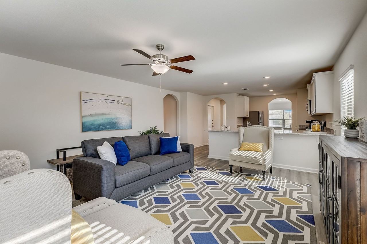 425 Beall St - Photo 4 of 24