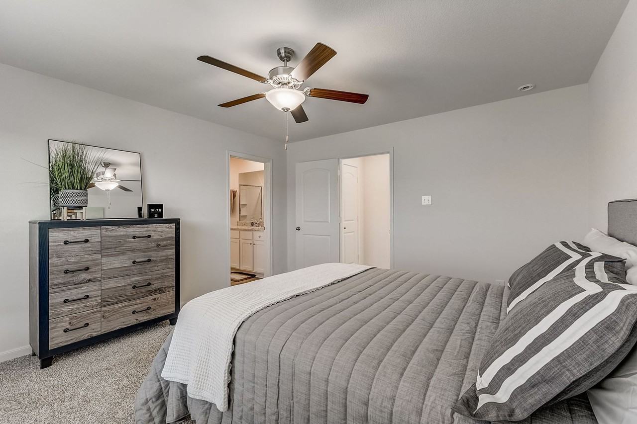 425 Beall St - Photo 5 of 24