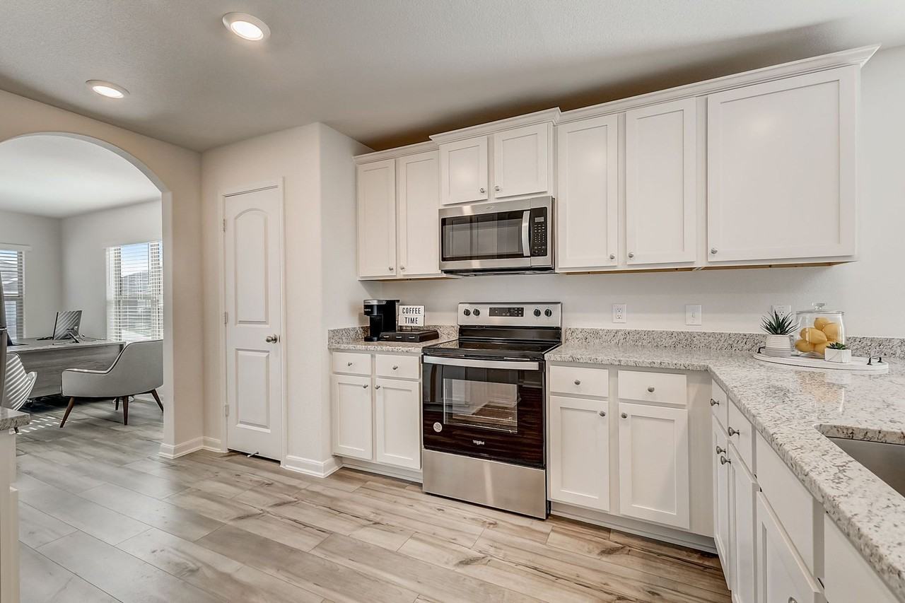 425 Beall St - Photo 3 of 24