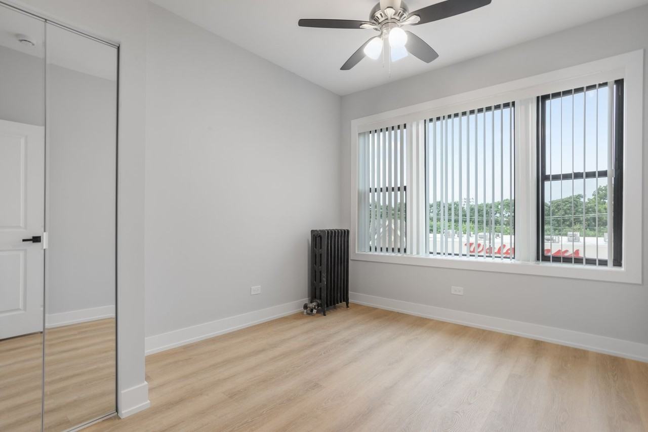 7427 N Clark St #3 - Photo 4 of 14