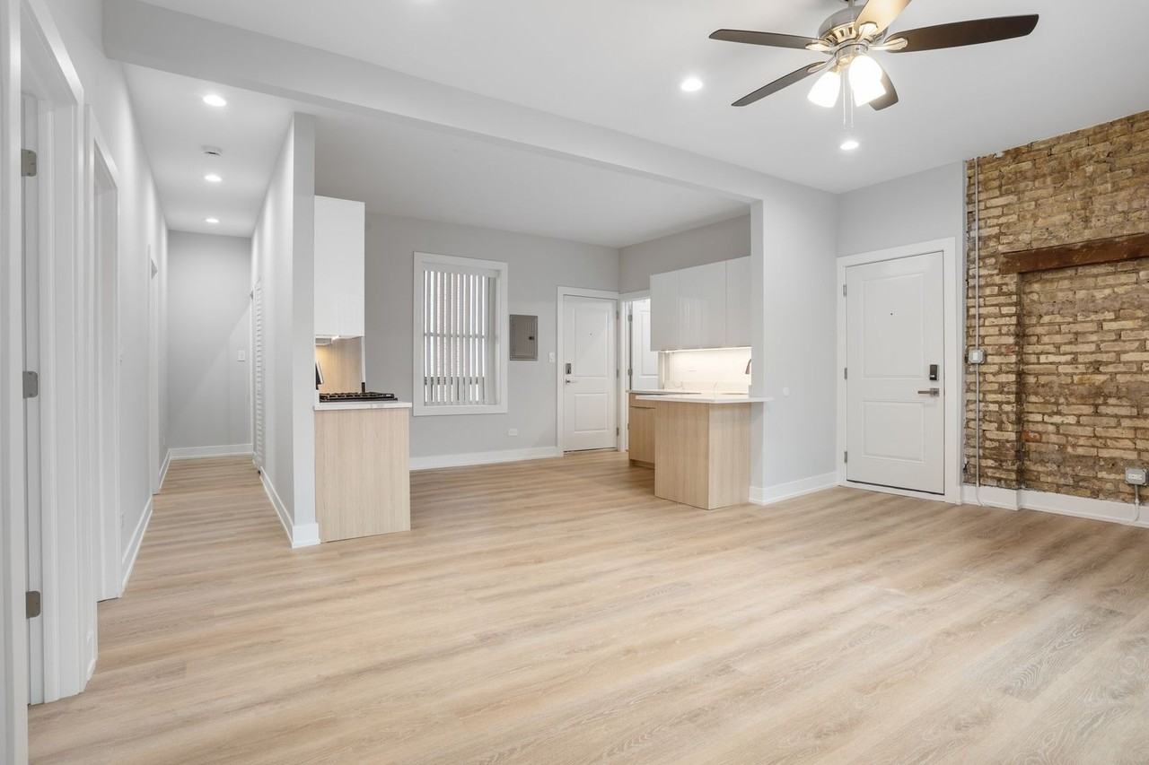 7427 N Clark St #3 - Photo 5 of 14