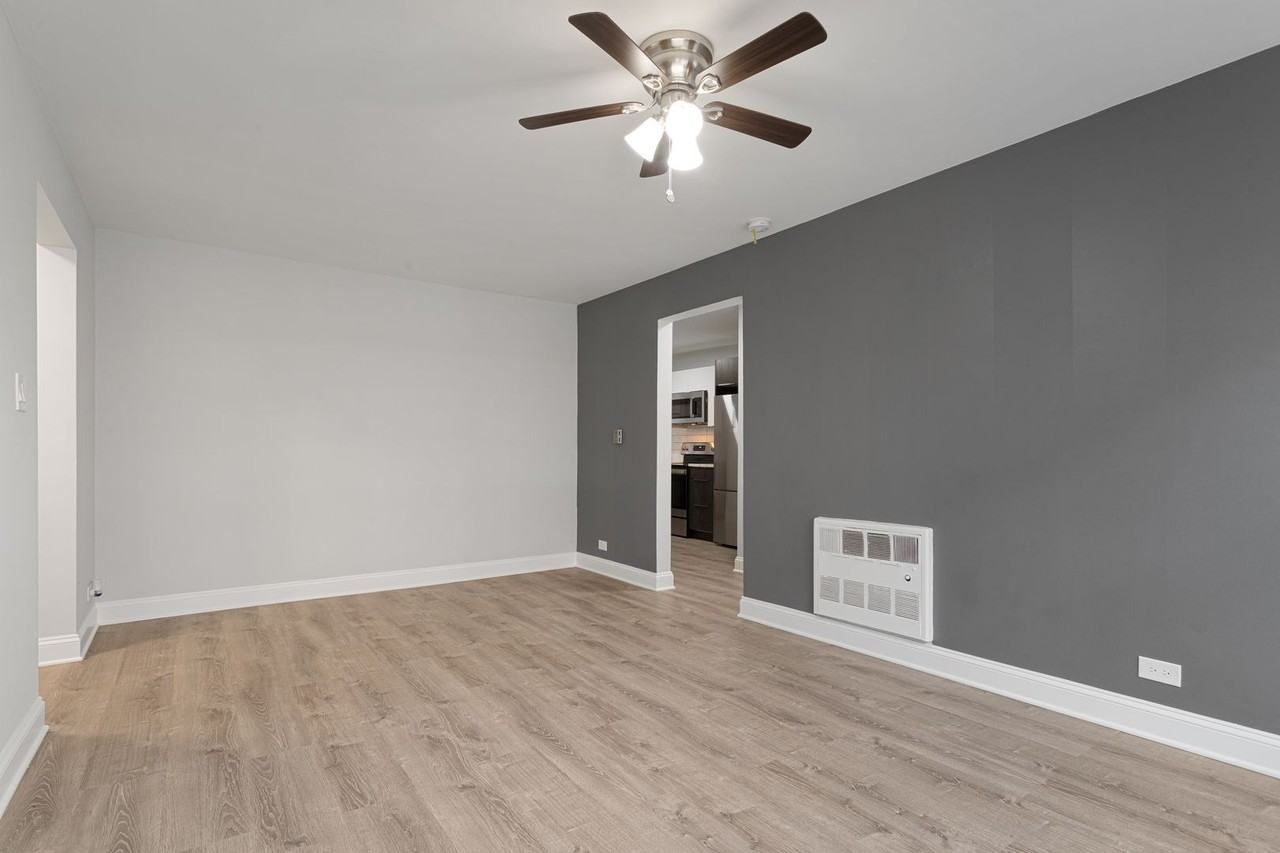 7630 N Eastlake Ter #2W - Photo 2 of 12