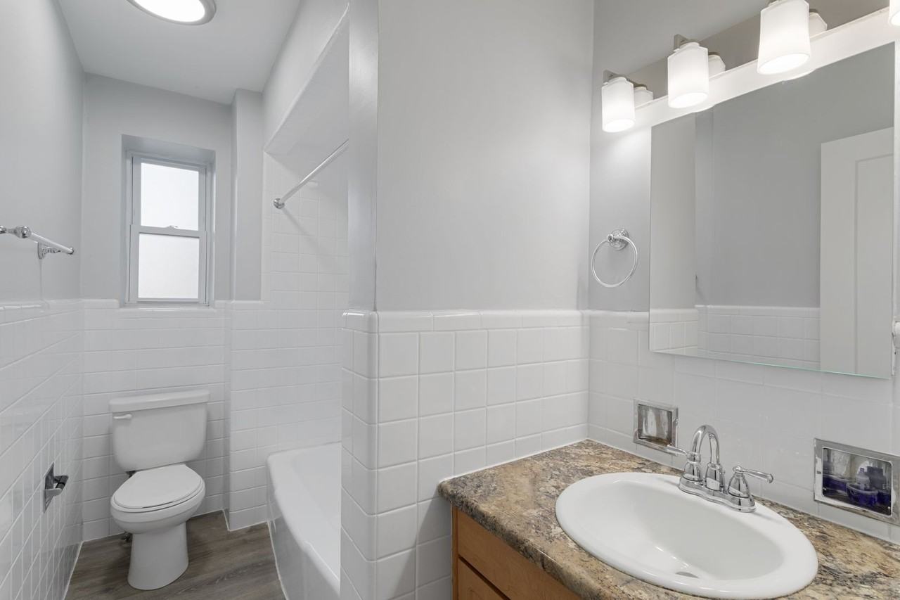 7630 N Eastlake Ter #2W - Photo 4 of 12