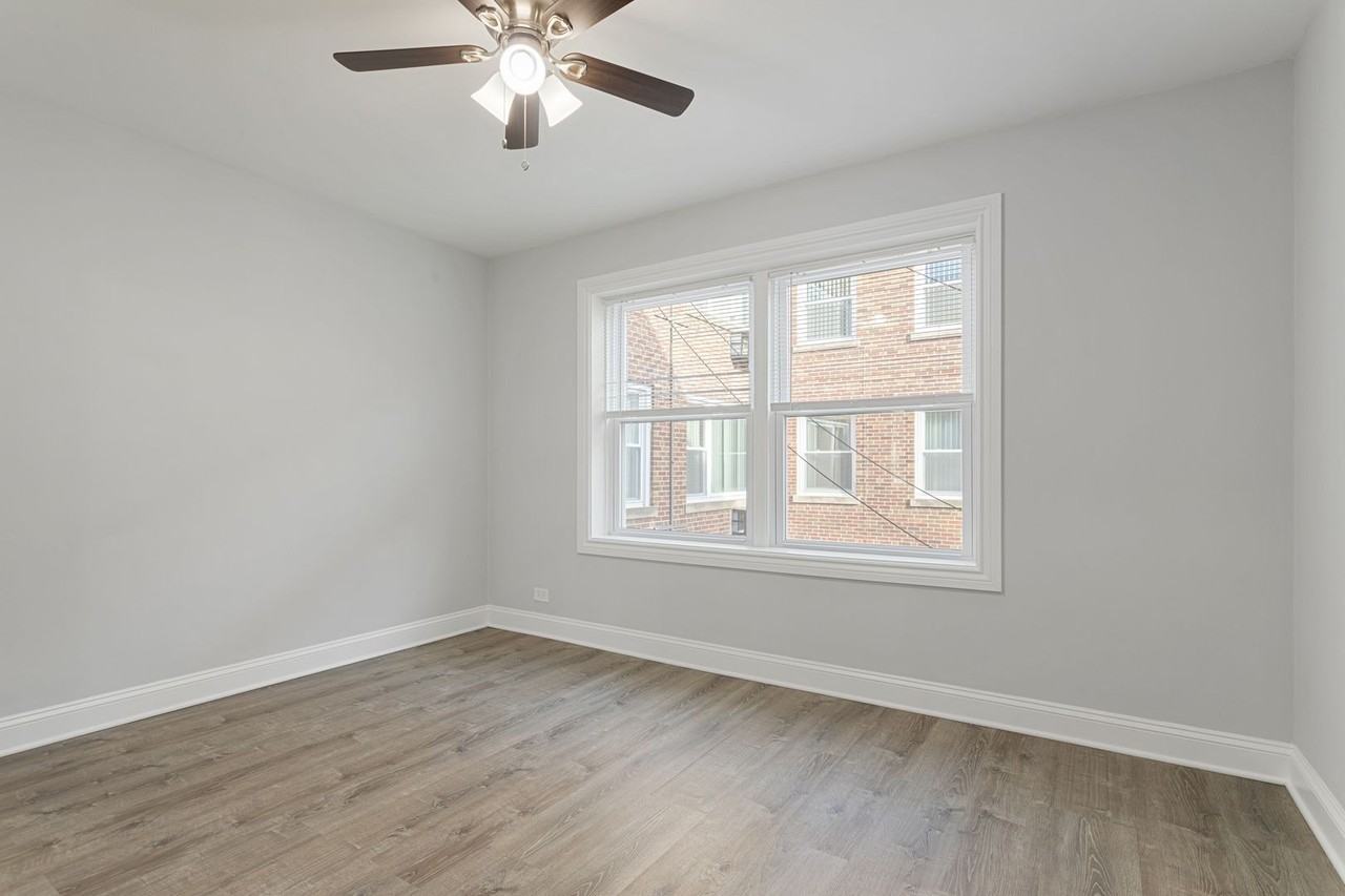 7630 N Eastlake Ter #2W - Photo 7 of 12