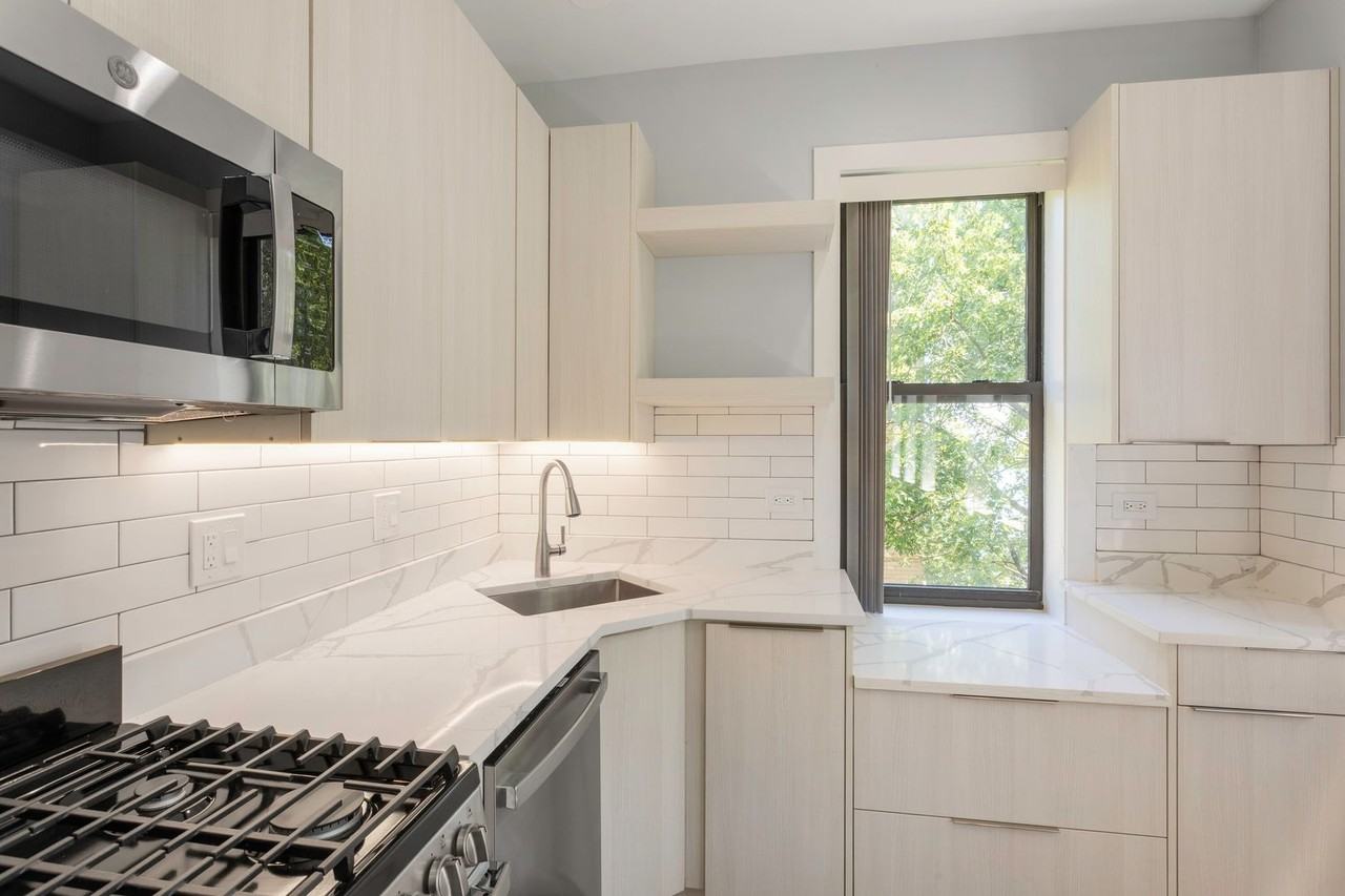 1320 W Birchwood Ave #1 - Photo 2 of 14