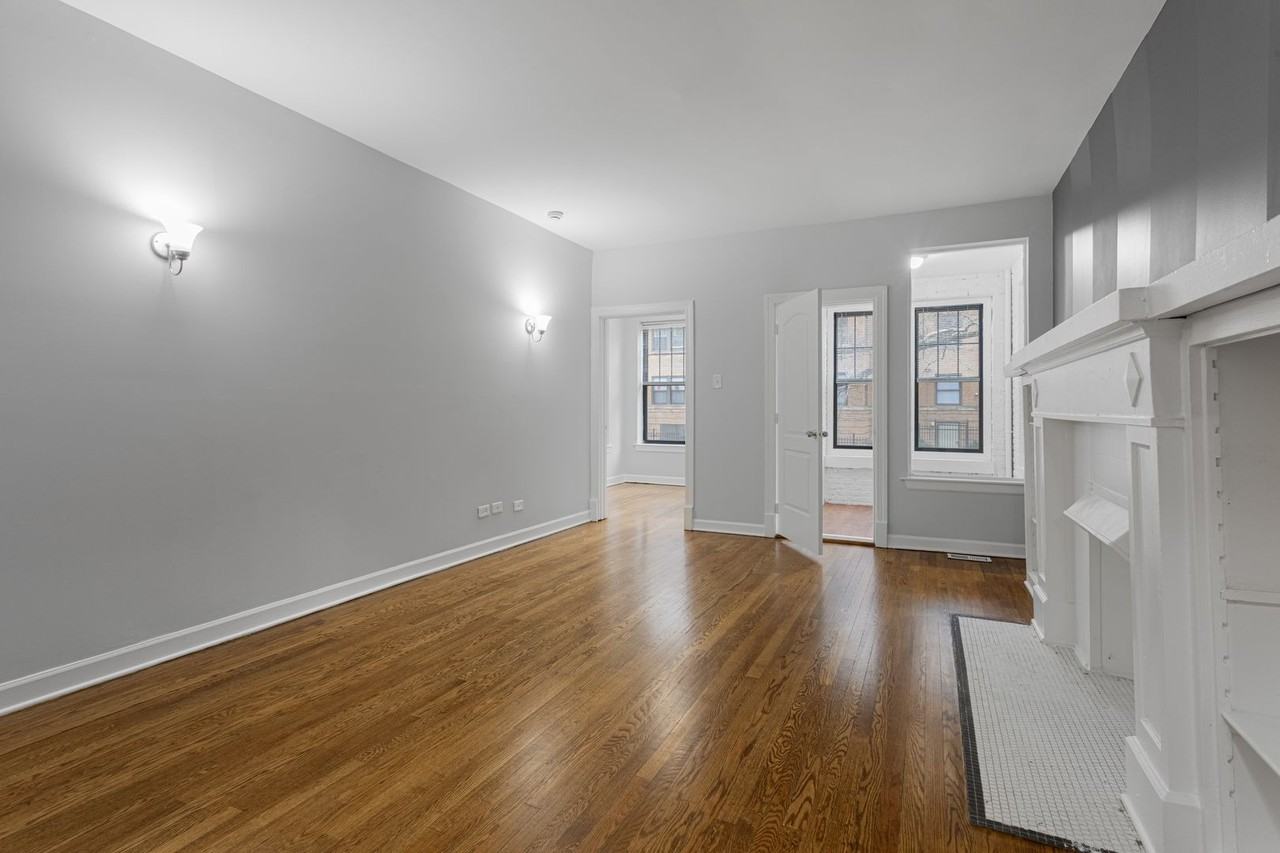 7702 N Marshfield Ave #1 - Photo 4 of 11