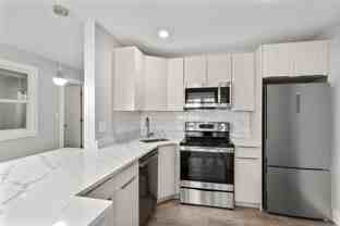 1303 W Estes Ave #4E - Photo 1 of 1