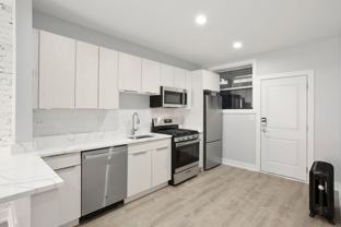 1706 W Juneway Ter #1H - Photo 1 of 1