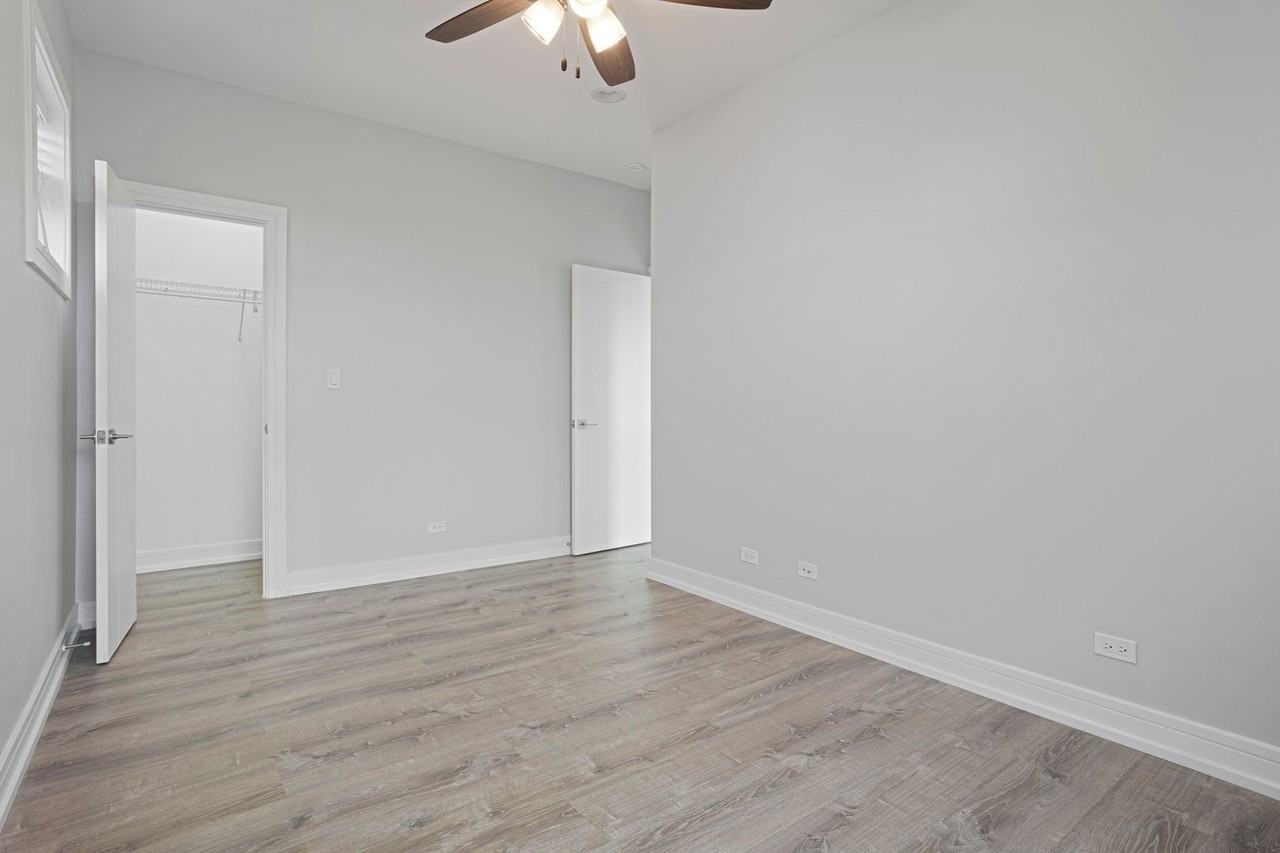 6105 N Winthrop Ave #3 - Photo 6 of 9