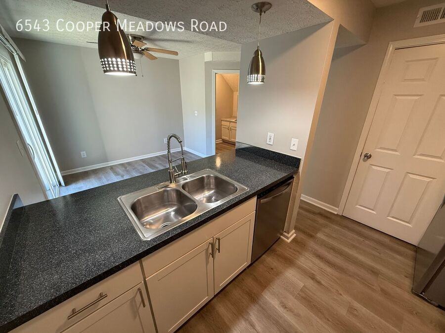 6543 Cooper Meadows Rd - Photo 3 of 18