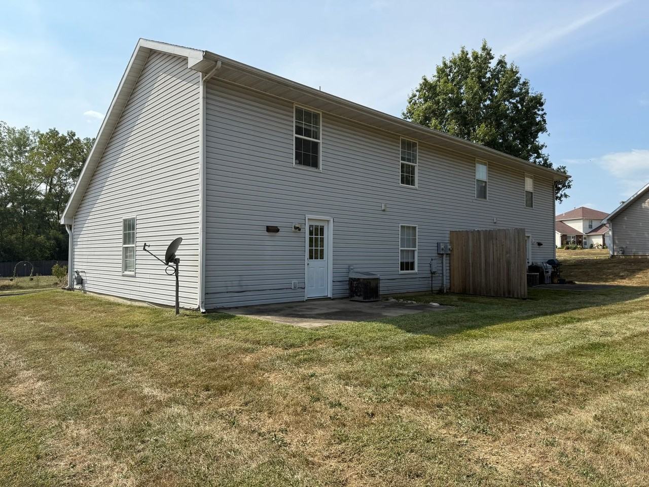 1326 N Frideriki Dr - Photo 2 of 27