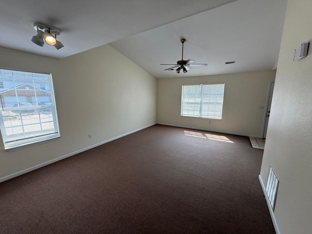 1326 N Frideriki Dr - Photo 5 of 27