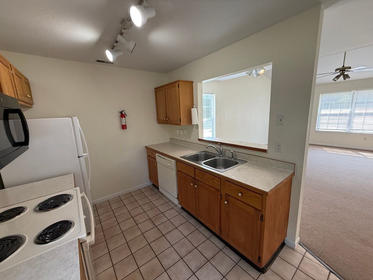 1326 N Frideriki Dr - Photo 7 of 27