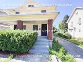 featured image of 221 W Parkwood Dr