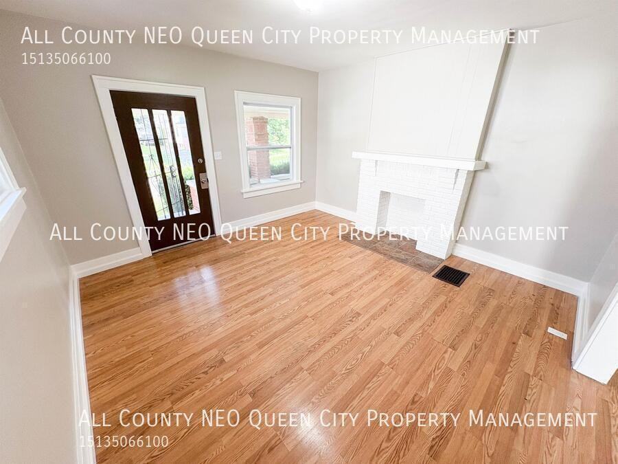 221 West Parkwood Drive - Photo 4 of 21