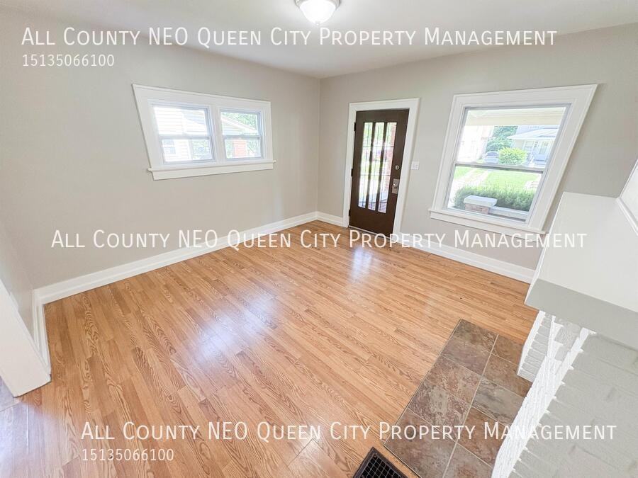 221 West Parkwood Drive - Photo 5 of 21