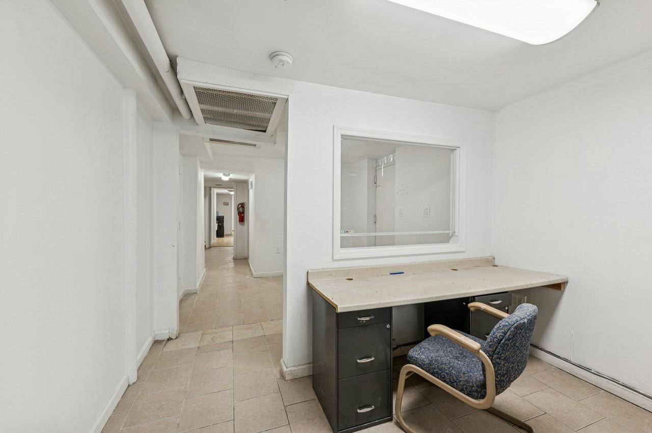 1549 Selwyn Ave - Photo 4 of 12