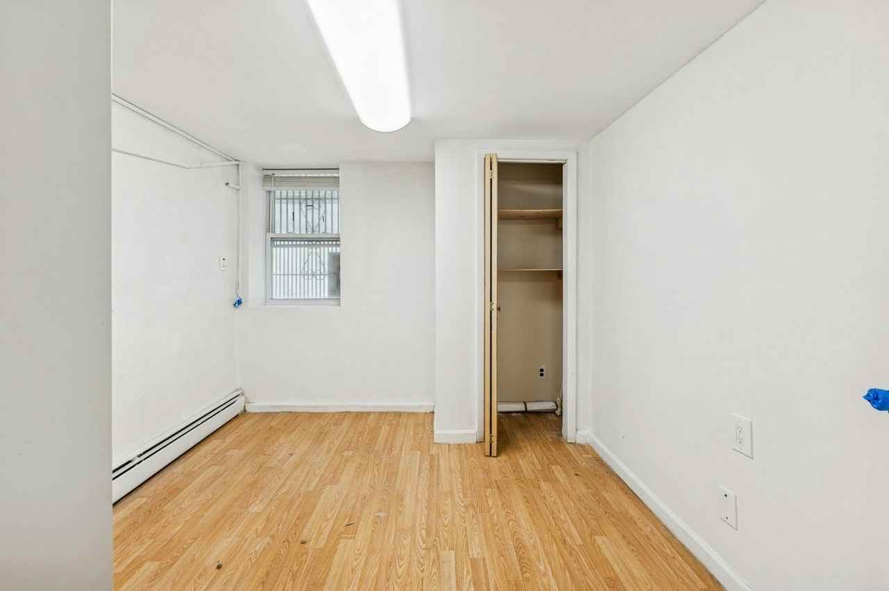 1549 Selwyn Ave - Photo 6 of 12