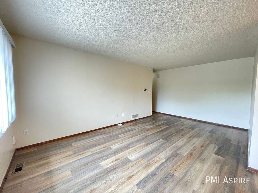 2330 Wedgewood Ave #6D - Photo 3 of 10