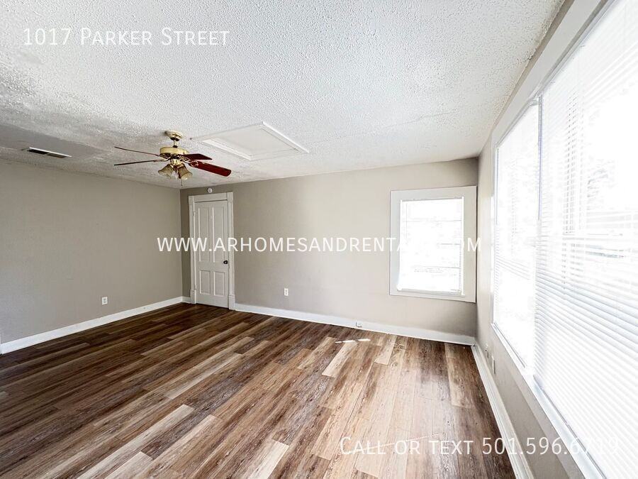 1017 Parker St - Photo 2 of 21