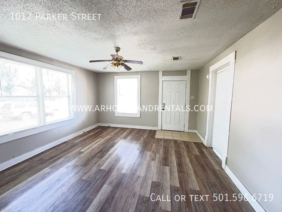 1017 Parker St - Photo 3 of 21