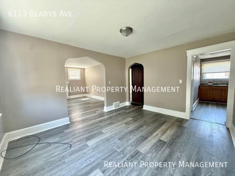6113 Gladys Ave - Photo 5 of 9