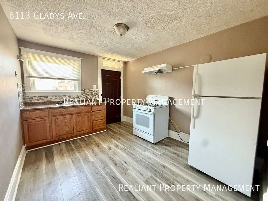 6113 Gladys Ave - Photo 6 of 9