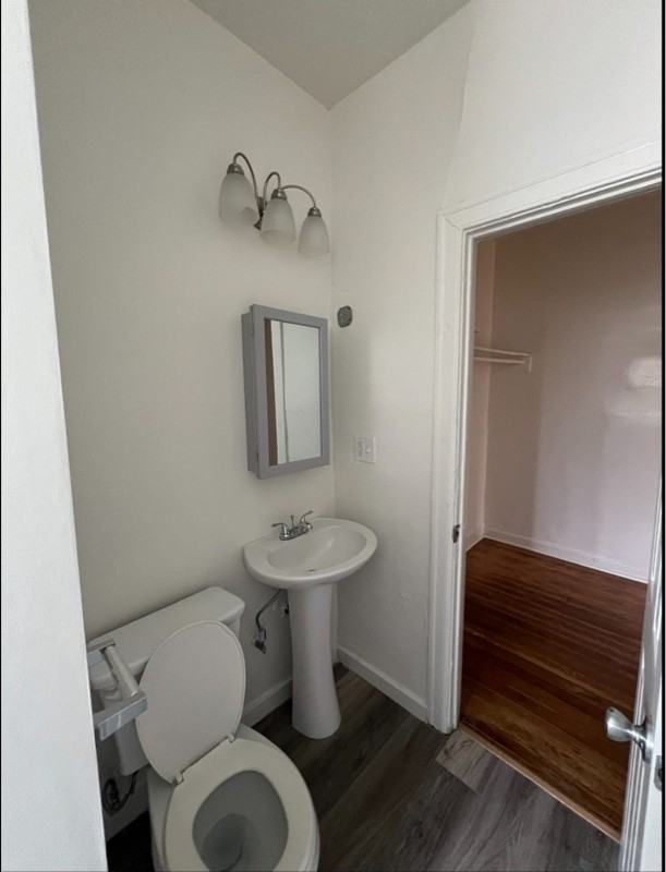 904 S Catalina St - Photo 7 of 9