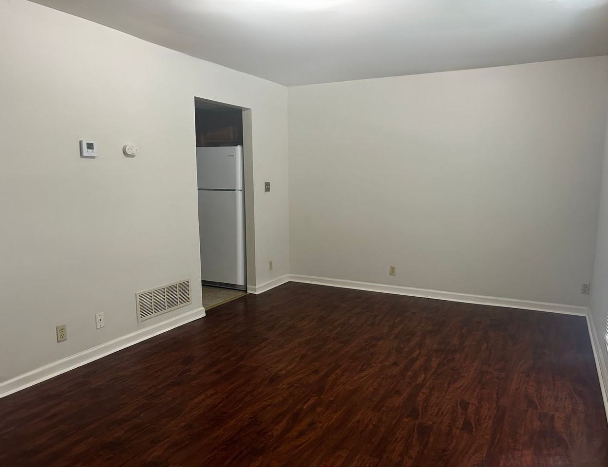 417 Oldham Ave - Photo 3 of 17