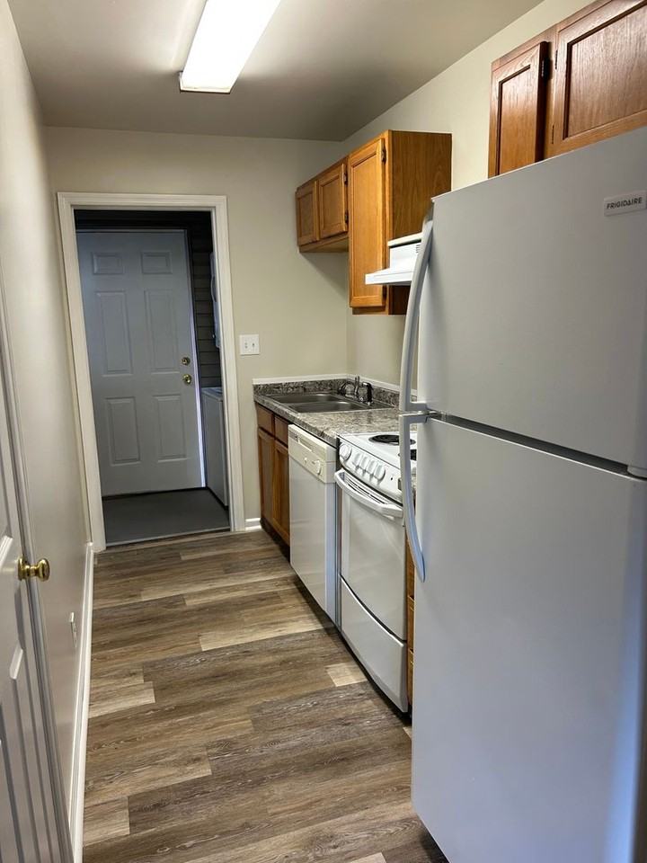 417 Oldham Ave - Photo 4 of 17