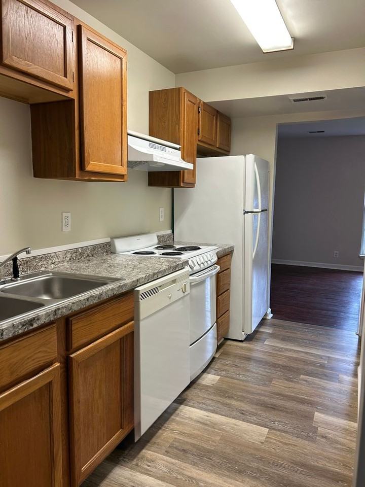 417 Oldham Ave - Photo 5 of 17