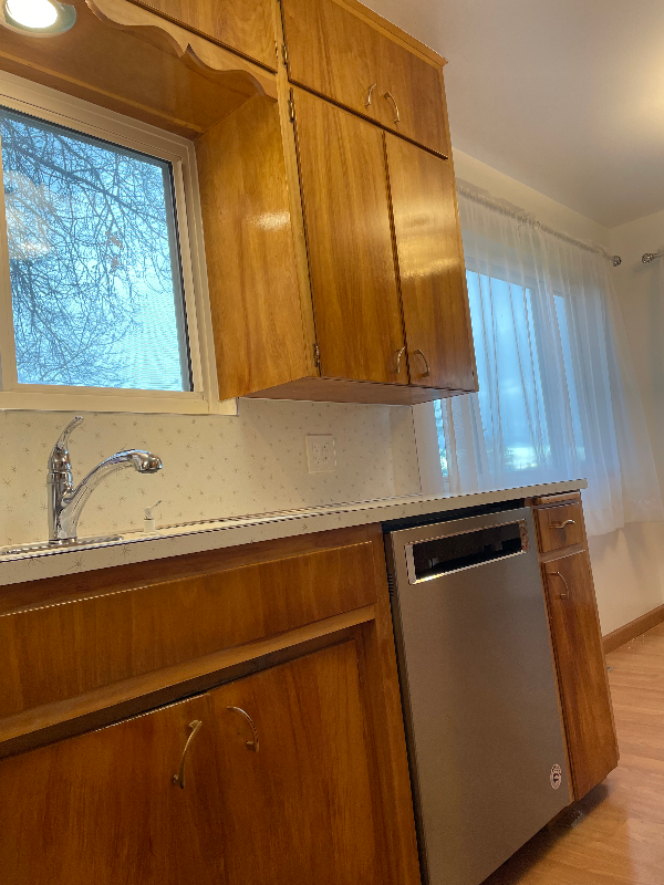 129 126th St E - Photo 5 of 20